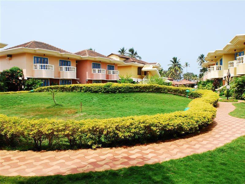 Coconut Grove Beach Resort Колва Екстериор снимка