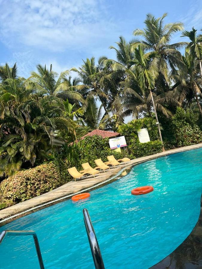 Coconut Grove Beach Resort Колва Екстериор снимка