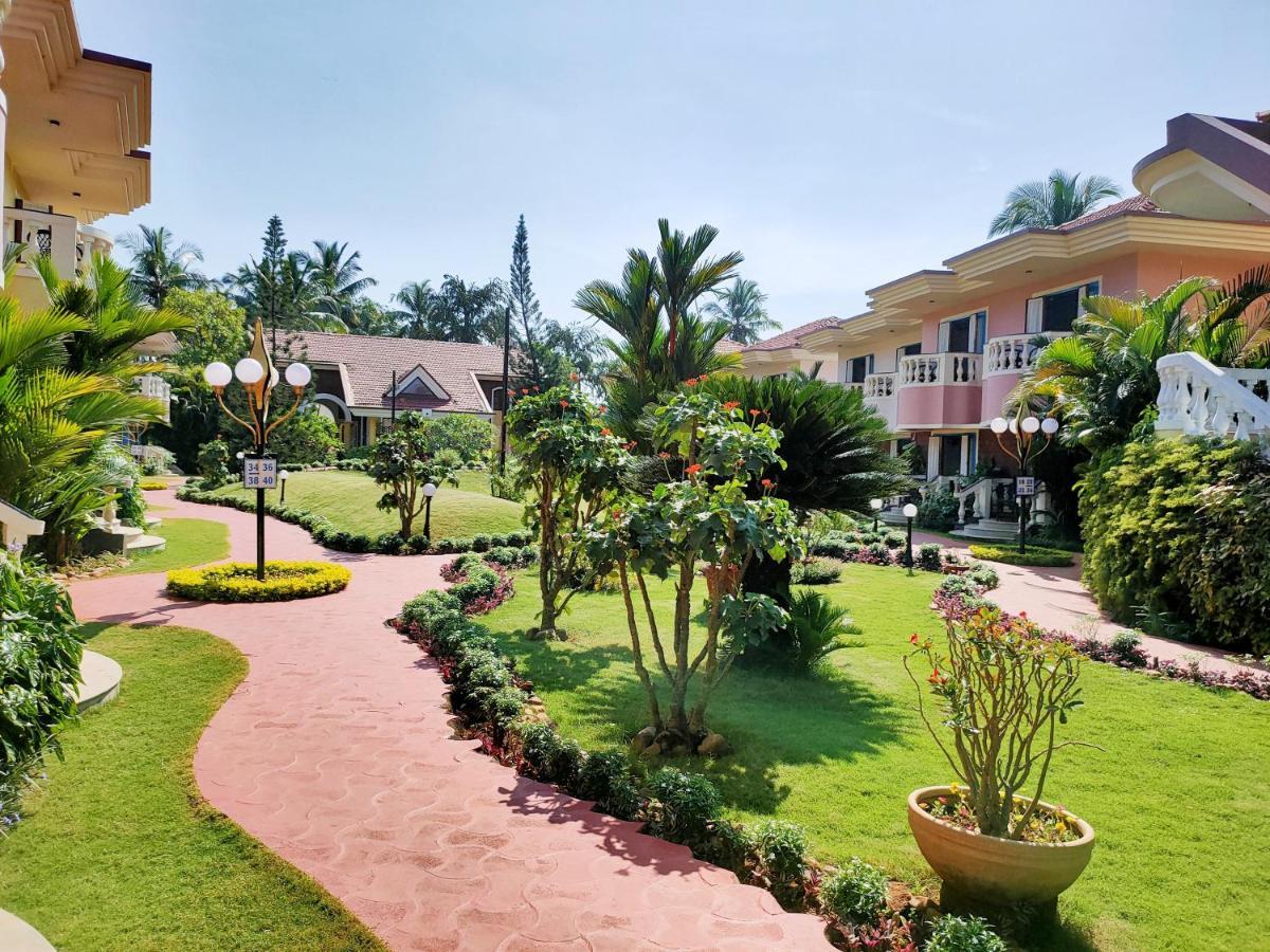 Coconut Grove Beach Resort Колва Екстериор снимка