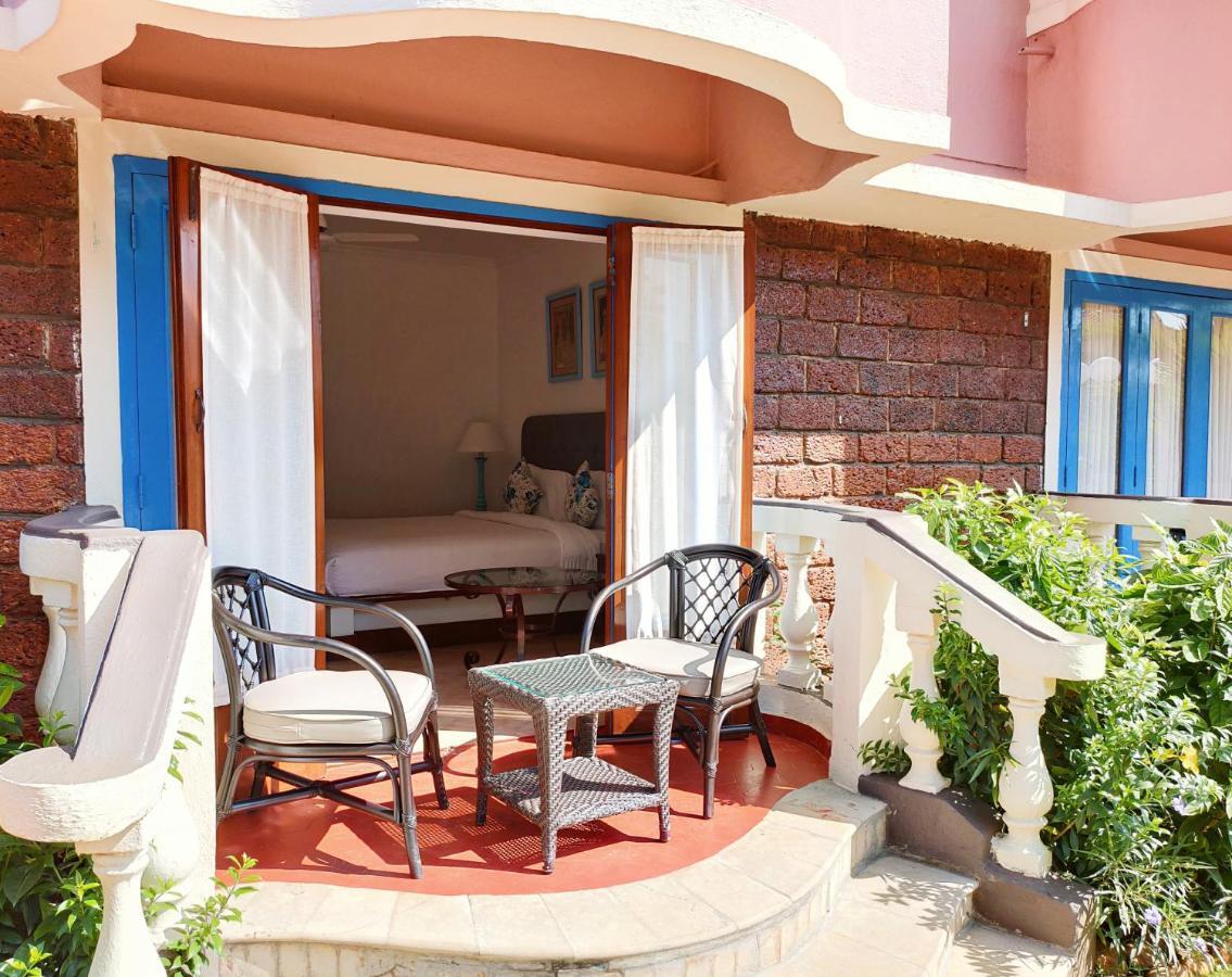 Coconut Grove Beach Resort Колва Екстериор снимка