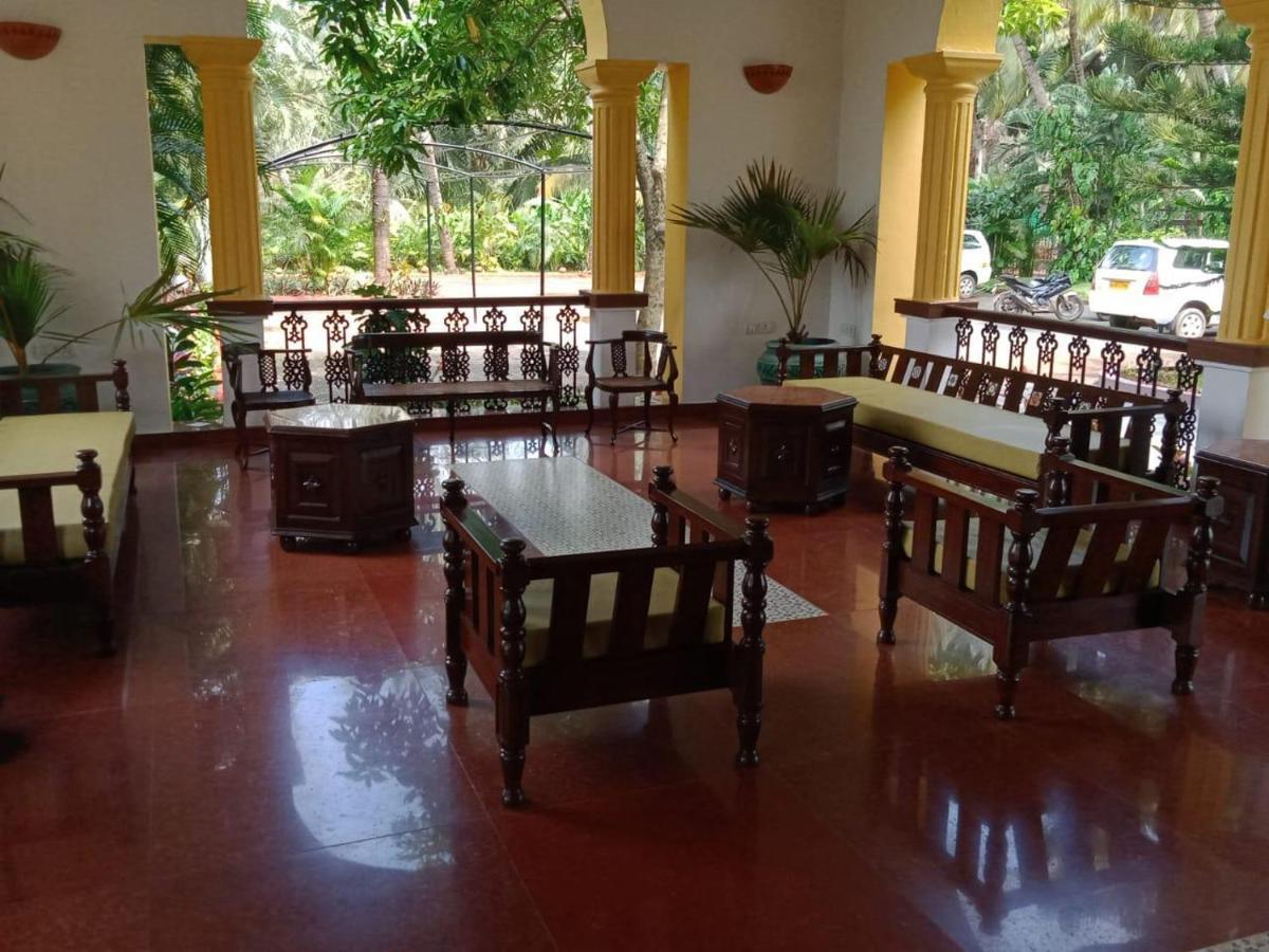 Coconut Grove Beach Resort Колва Екстериор снимка