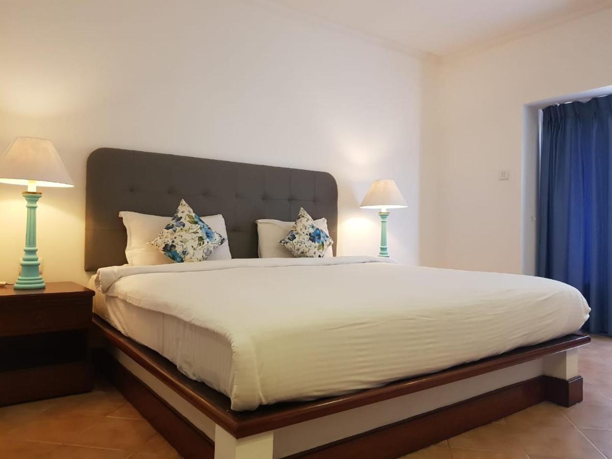 Coconut Grove Beach Resort Колва Екстериор снимка