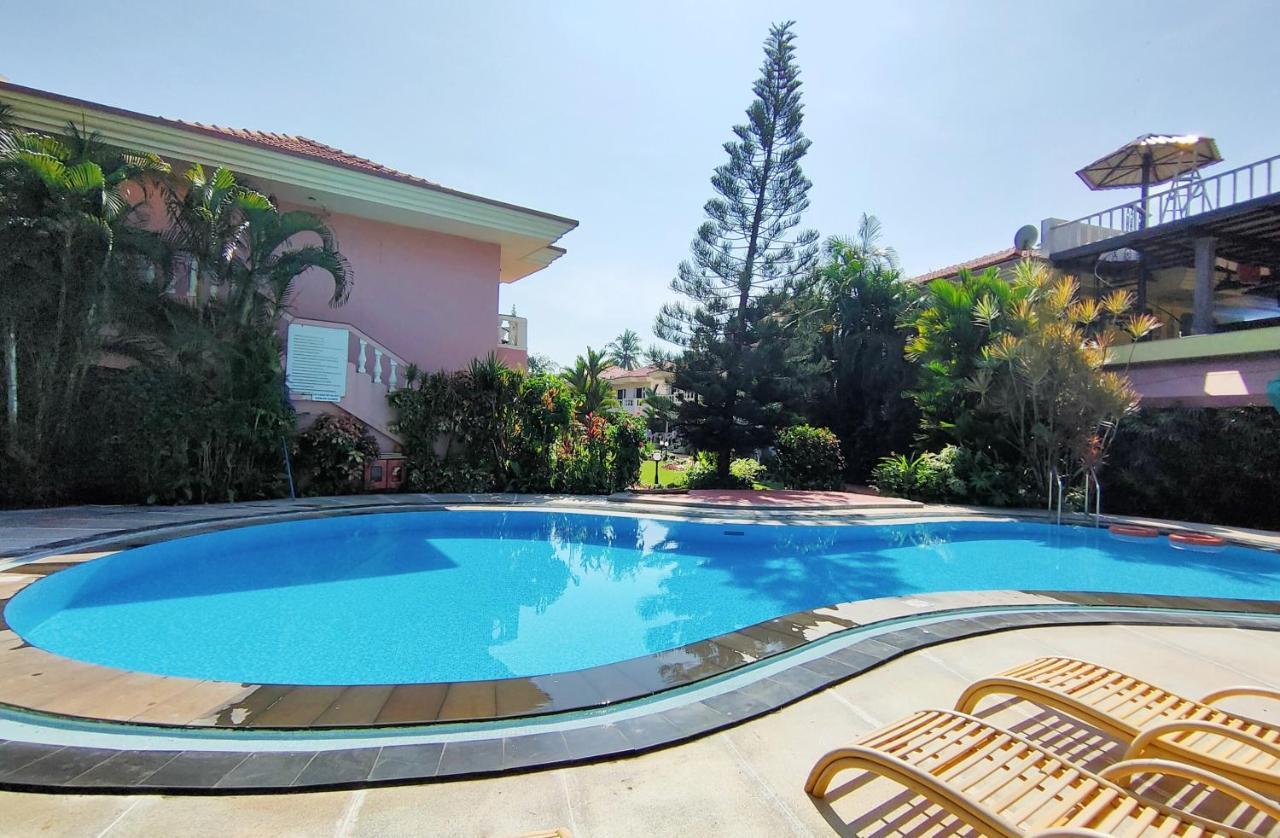 Coconut Grove Beach Resort Колва Екстериор снимка